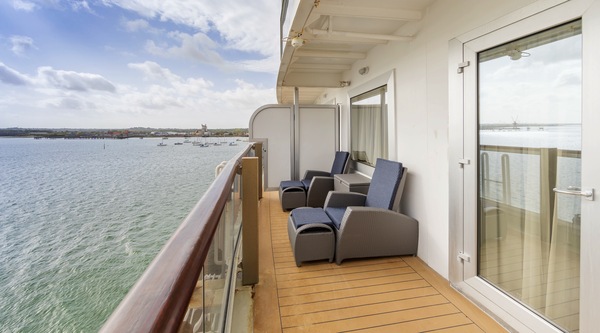 CUNARD Queen Elizabeth Q5 Q6 Suite 2.jpg